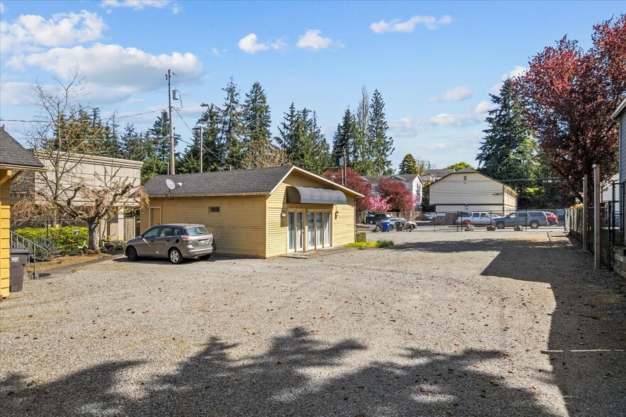 More Photos Of 6915 Evergreen Way, Everett Freestanding For Sale