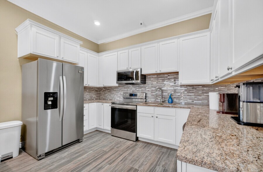 More Photos Of 411 Wein, Odessa Industrial For Sale