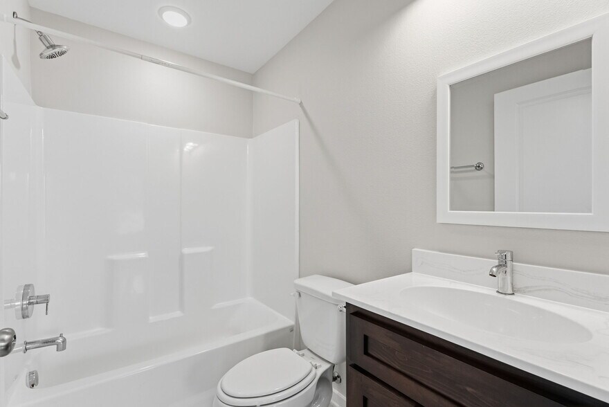 More Photos Of 307 N Henry St, Lindale Apartments For Sale