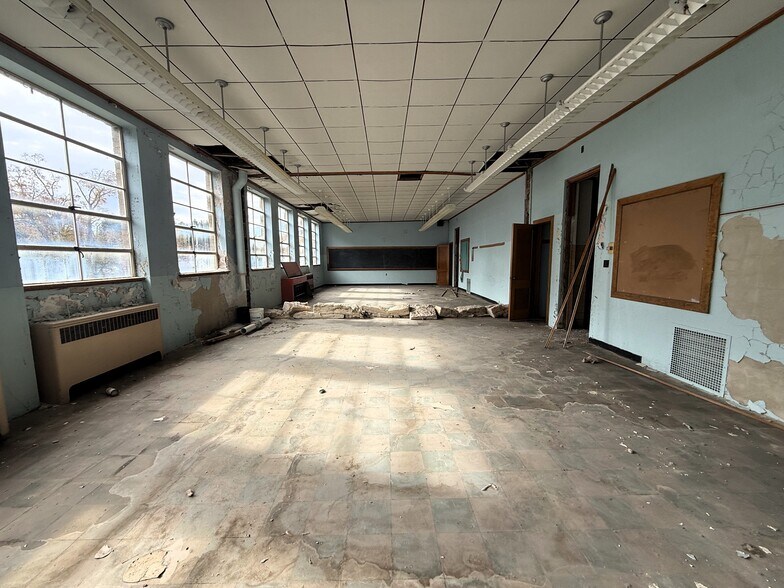 More Photos Of 33328 Main St, Townville Manufacturing For Sale