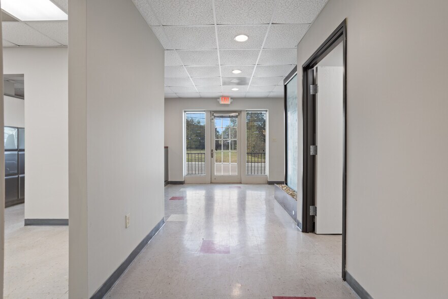 More Photos Of 282 Lameuse St, Biloxi Office For Sale