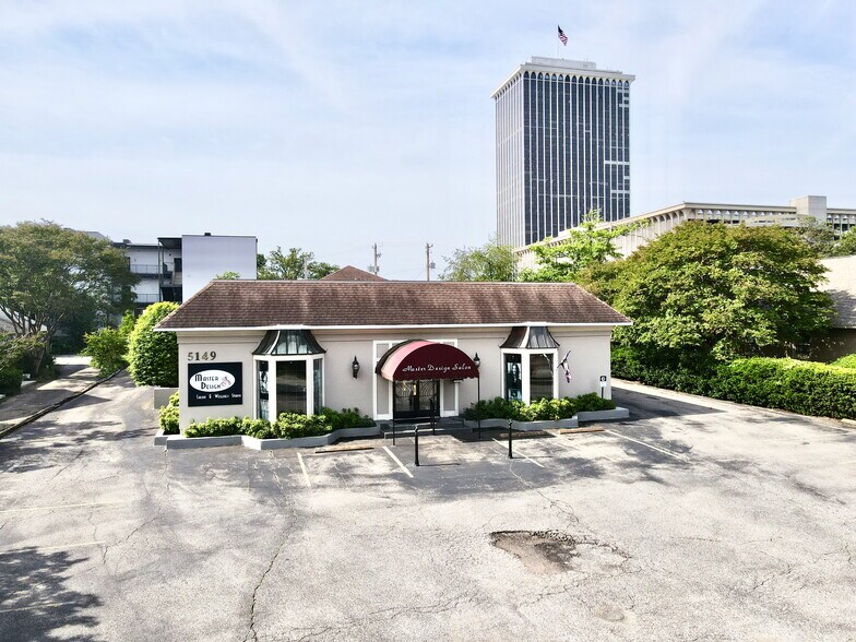 Primary Photo Of 5149 Wheelis Dr, Memphis Freestanding For Sale