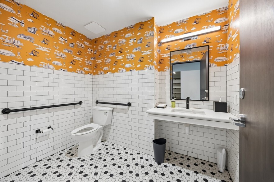 More Photos Of 4521 N Main St, Houston Medical For Lease