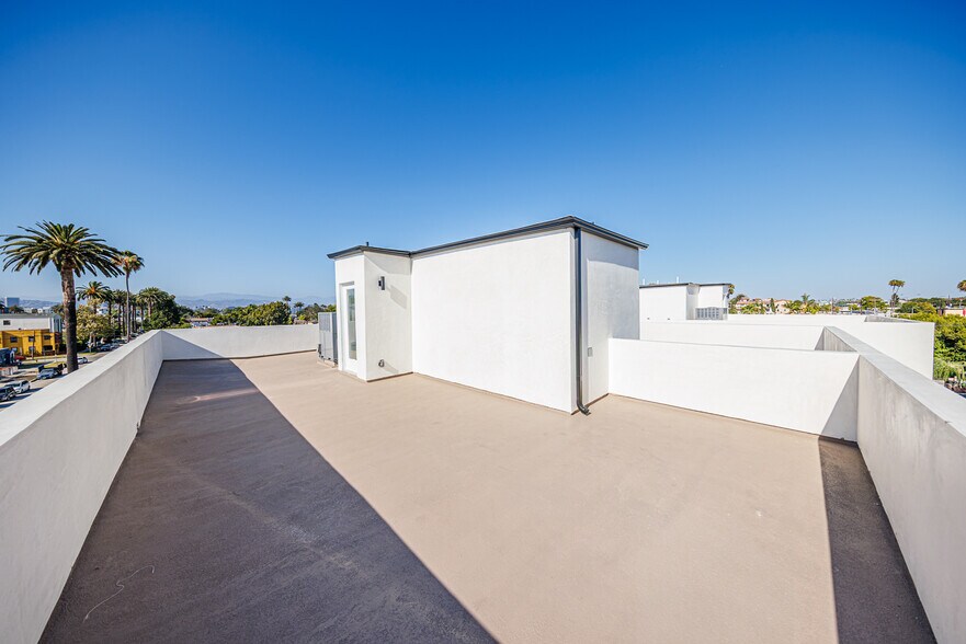 More Photos Of 2938 S Sycamore Ave, Los Angeles Apartments For Sale