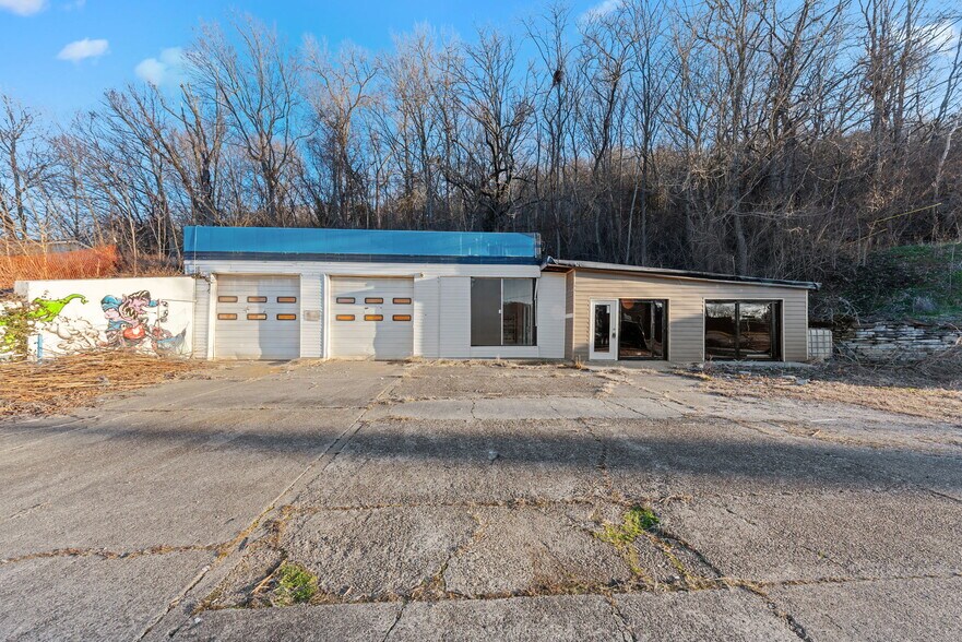 Primary Photo Of 656 US 52, Aberdeen Flex For Sale