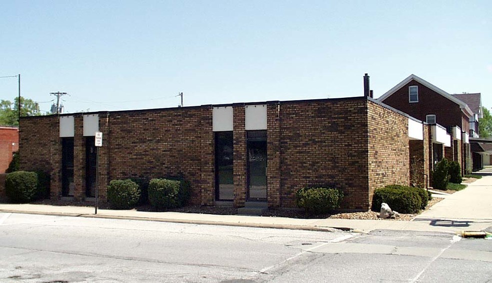More Photos Of 1003 Broadway, Highland Office For Lease