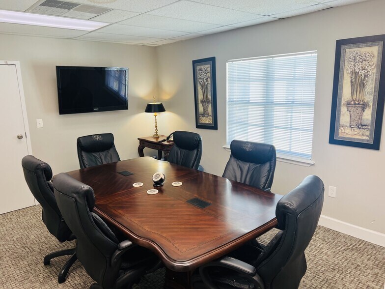 More Photos Of 533 Versailles Dr, Maitland Office For Lease