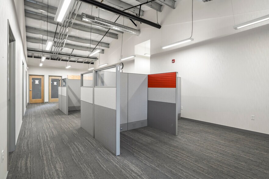 More Photos Of 275 W Lundgren Mill Dr, Sisters Manufacturing For Lease