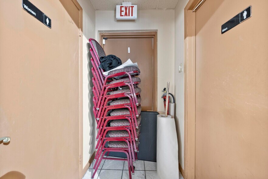 More Photos Of 7390 Shoal Line Blvd, Weeki Wachee Specialty For Sale