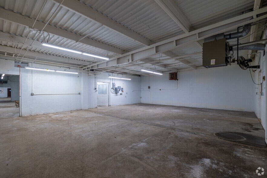 More Photos Of 1045 Eagon St, Barberton Manufacturing For Sale