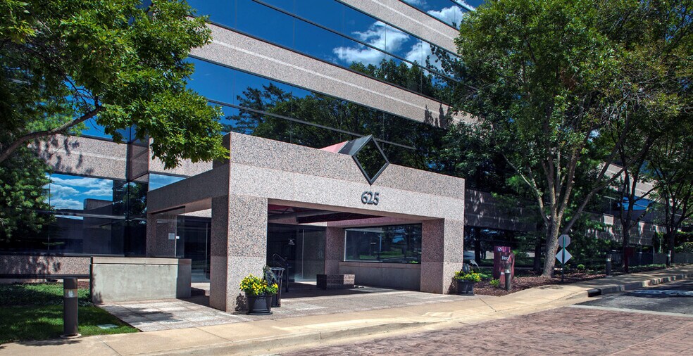 More Photos Of 520 Maryville Centre Dr, Town and Country Unknown For Lease