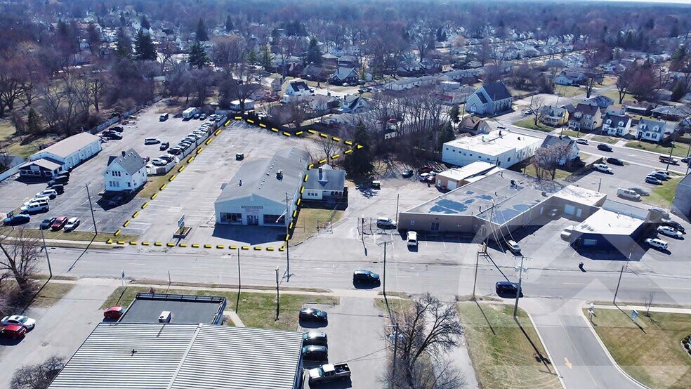 Primary Photo Of 2439 Tremainsville Rd, Toledo Lodge Meeting Hall For Sale