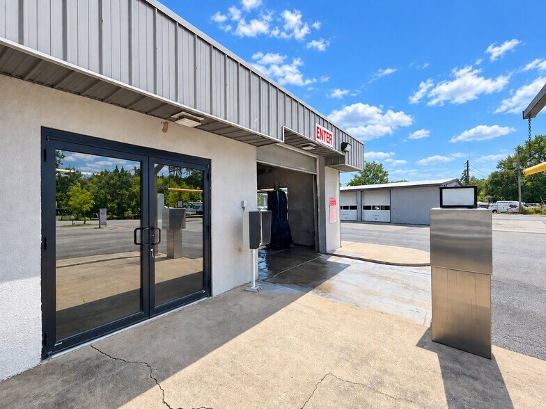 More Photos Of 633 Water St, Belvidere Service Station For Sale