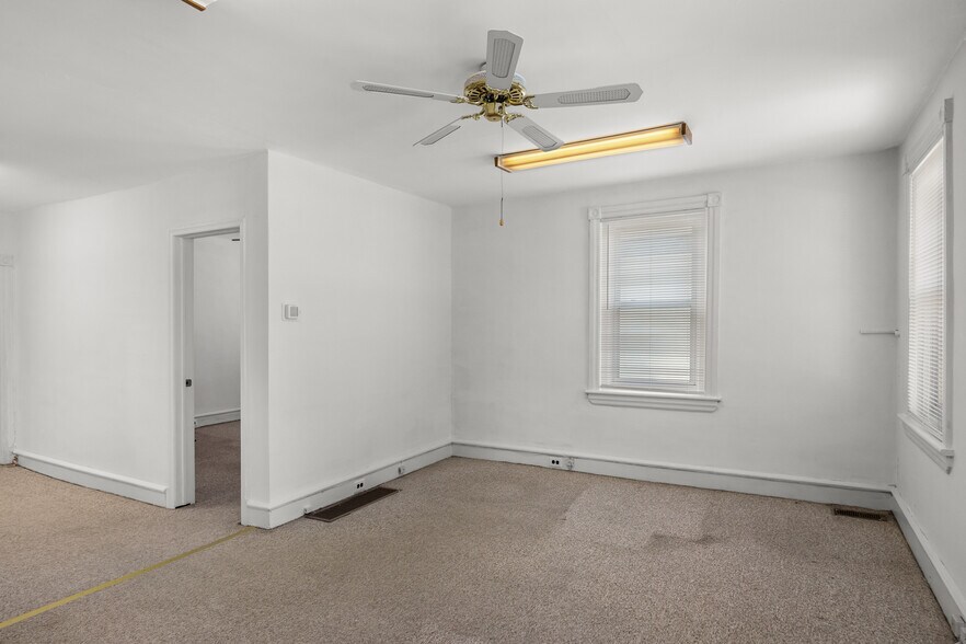 More Photos Of 688 N Broad St, Woodbury Office For Lease