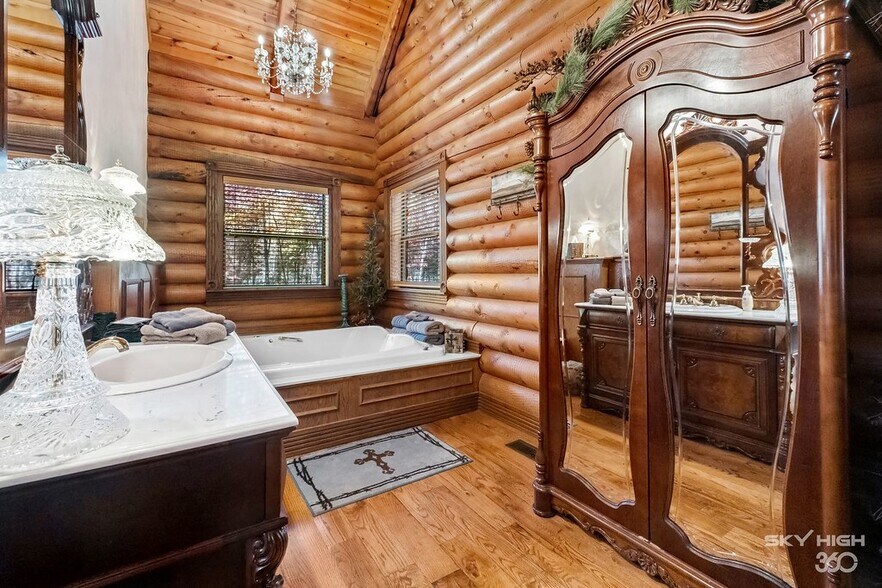 More Photos Of 3134 E Van Buren, Eureka Springs Hotel For Sale