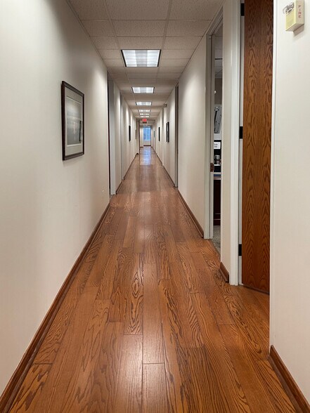 More Photos Of 15425 North Fwy, Houston Office For Lease