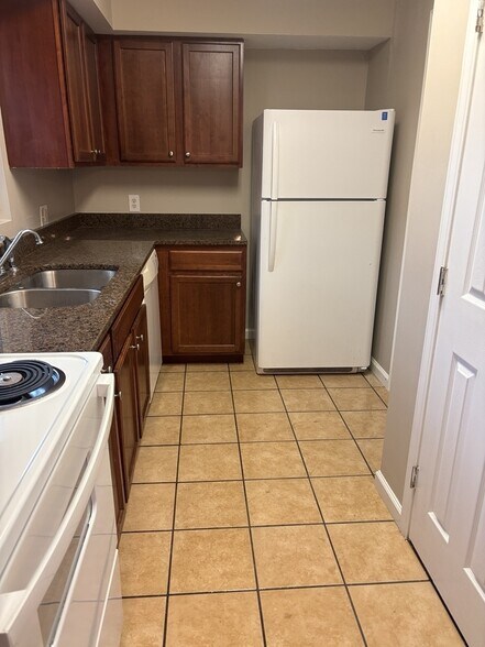 More Photos Of 944-944 Chadwick Dr, Kingsport Apartments For Sale