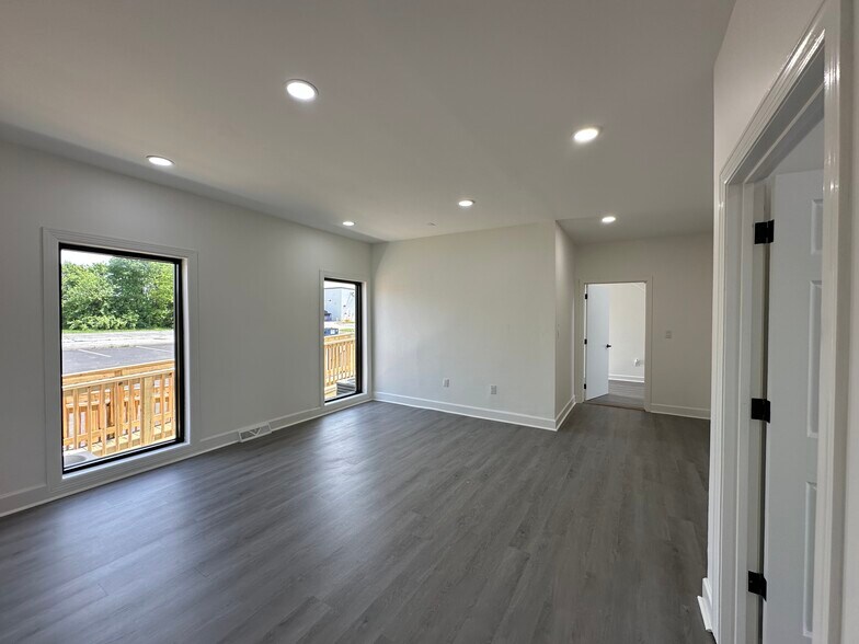 More Photos Of 1719 Ashley Cir, Bowling Green Office Residential For Lease