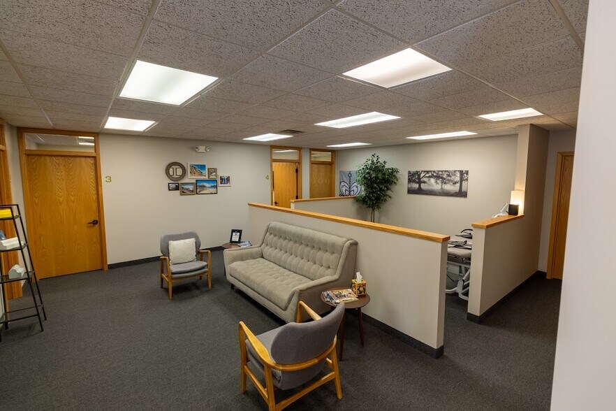 More Photos Of 833 E 16th St, Holland Bank For Lease