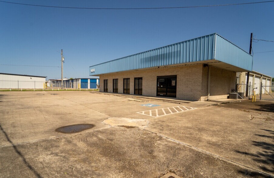 More Photos Of 1404 E Rio Grande St, Victoria Warehouse For Sale