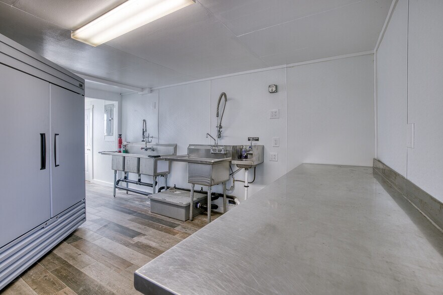 More Photos Of 40 Main St, Pacific Beach Flex For Sale