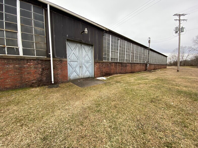 More Photos Of 142 Main St, Leetonia Industrial For Lease
