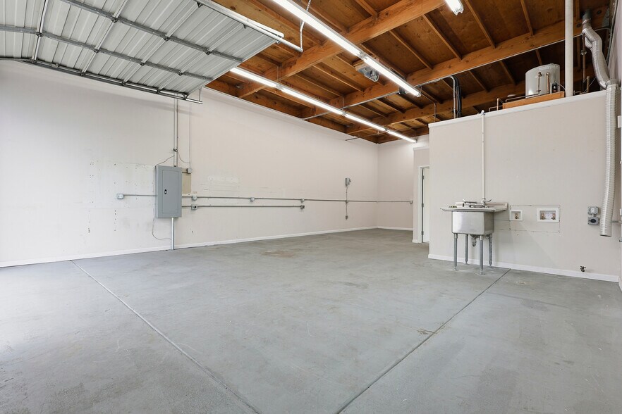 More Photos Of 1555 Yosemite Ave, San Francisco Warehouse For Sale