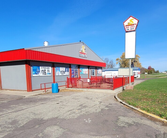 More Photos Of 209 N 5th Ave E, Truman Freestanding For Sale