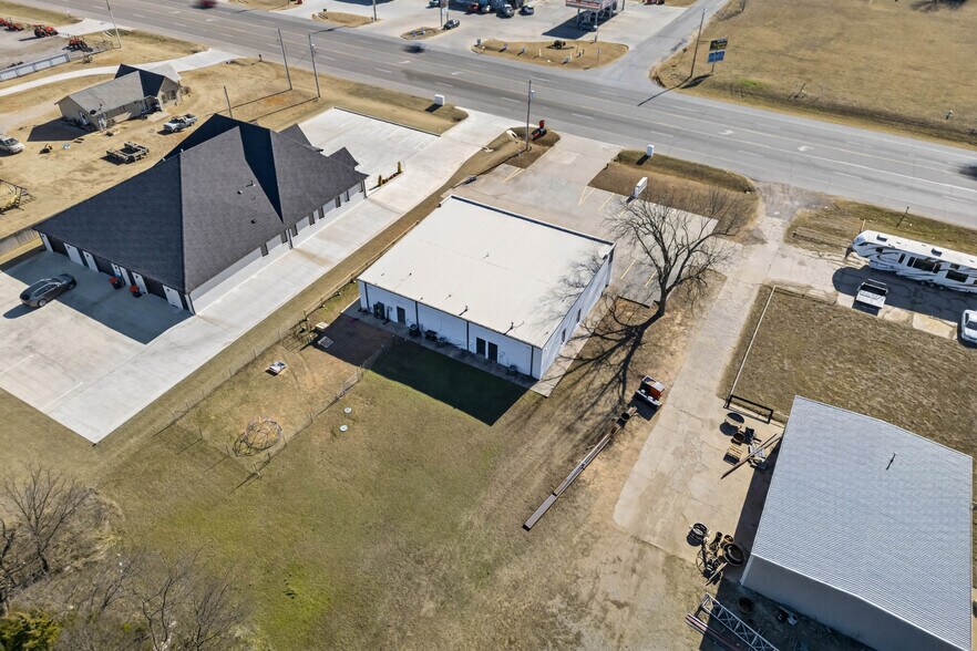 More Photos Of 17311 NE 23rd St, Choctaw Office For Sale