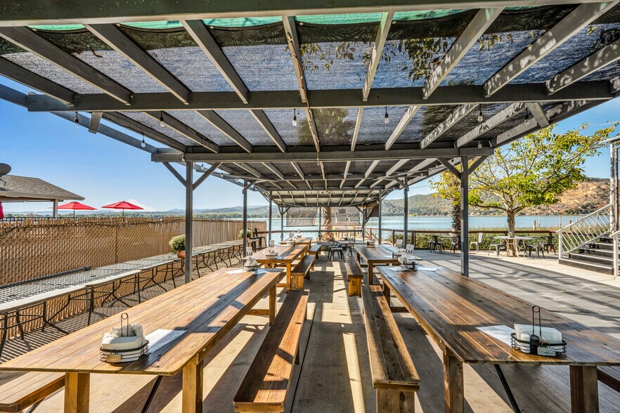 More Photos Of 14625 Lakeshore Dr, Clearlake Restaurant For Sale