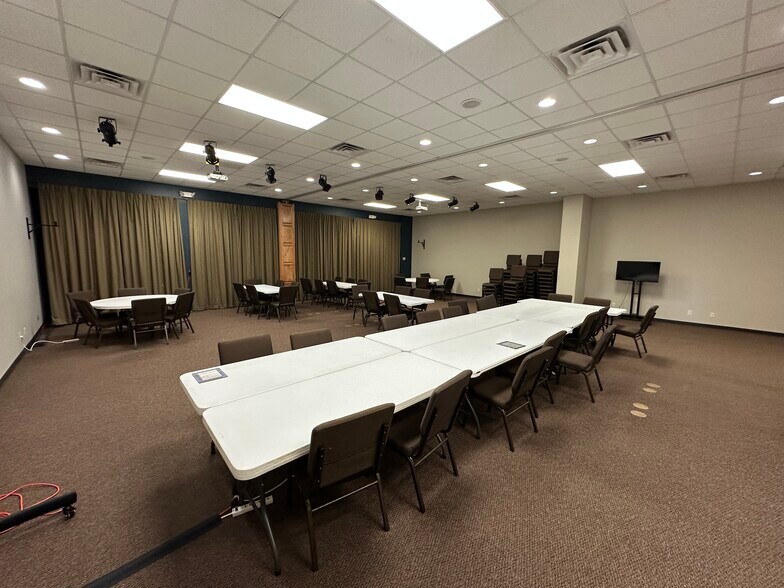 More Photos Of 4600 W Kearney St, Springfield Office For Lease