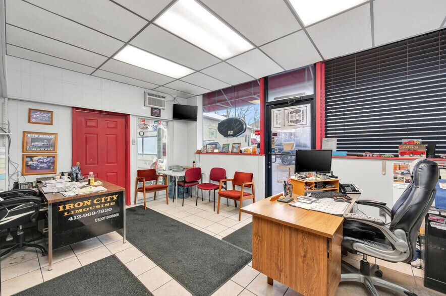 More Photos Of 186 Perry Hwy, Pittsburgh Auto Dealership For Sale