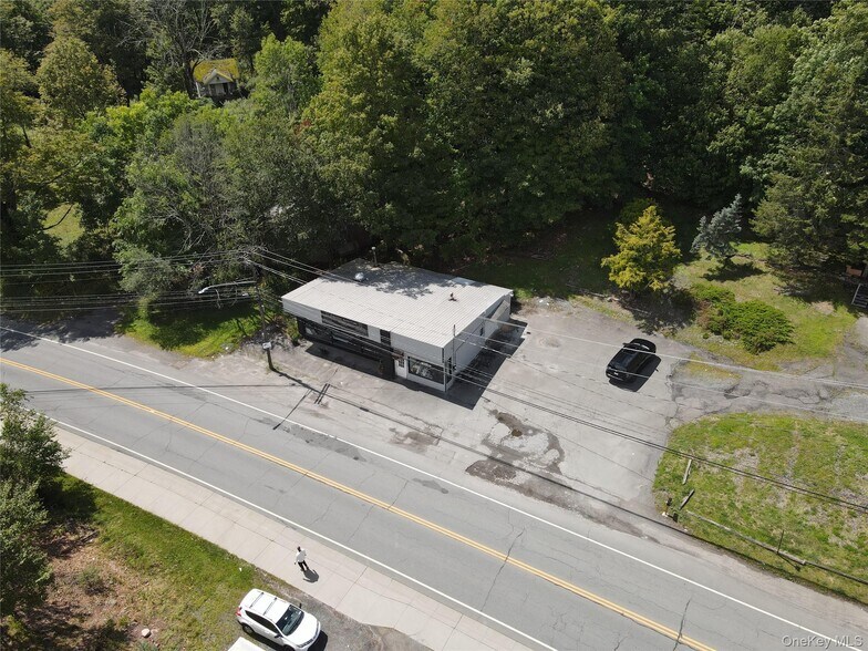 More Photos Of 107 Jefferson St, Monticello Storefront Retail Residential For Sale