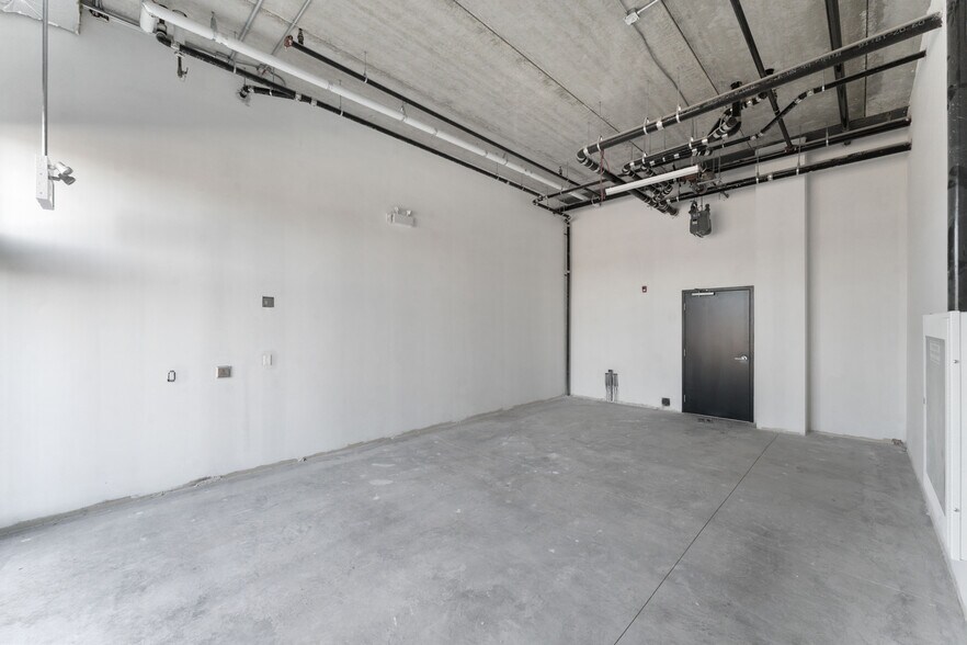 More Photos Of 393 Codd's Rd, Ottawa Apartments For Lease