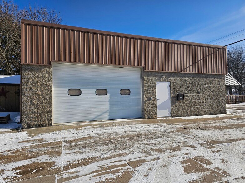 More Photos Of 321 W Clifton St, Tomah General Retail For Sale