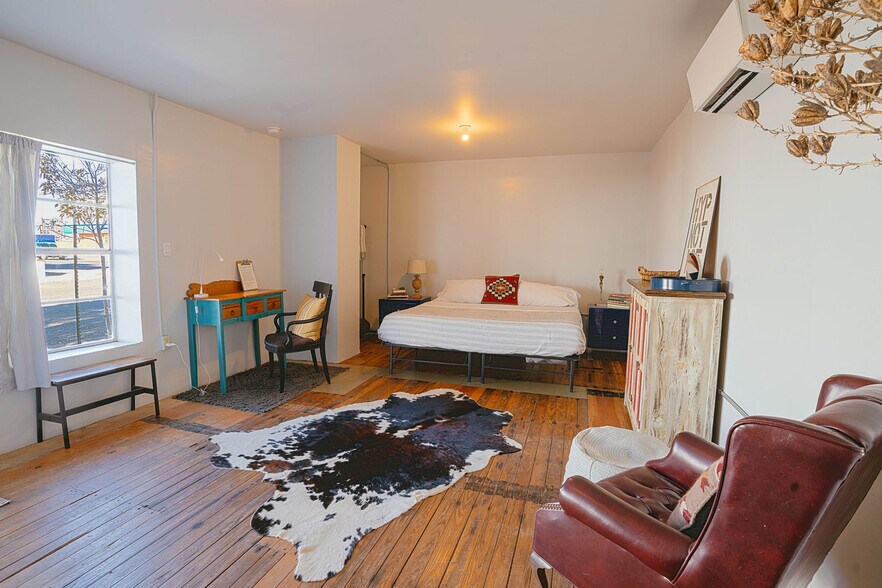 More Photos Of 200 E San Antonio St, Marfa Storefront Retail Residential For Sale