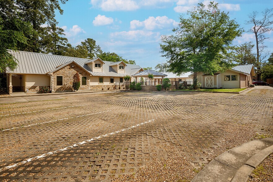 More Photos Of 26407 Oak Ridge Dr, Spring Medical For Sale