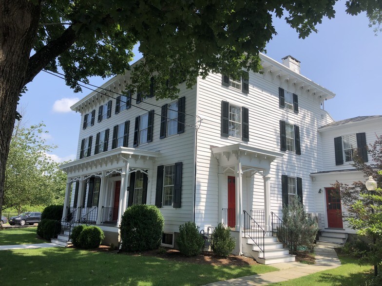 Primary Photo Of 12 Lower Center St, Clinton Office For Lease