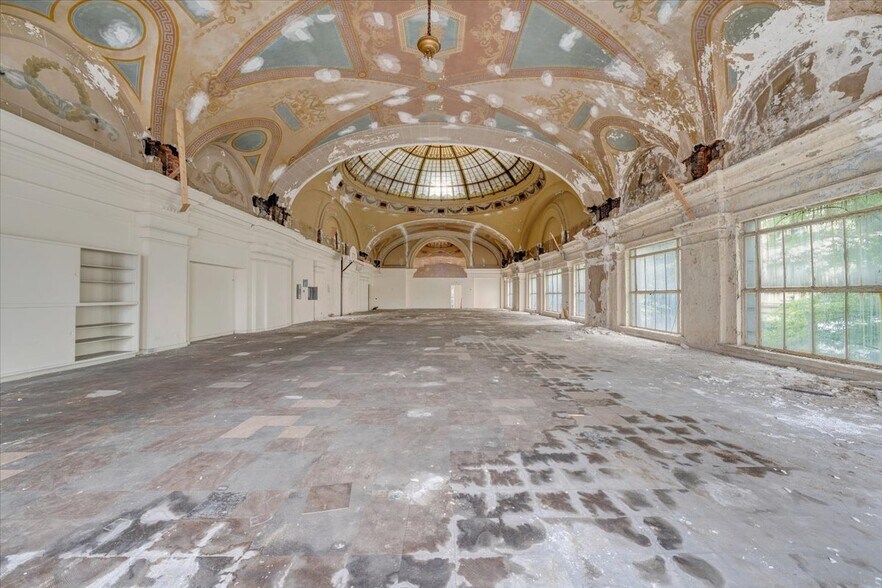 More Photos Of 901 Main St, Lynchburg Office Residential For Sale