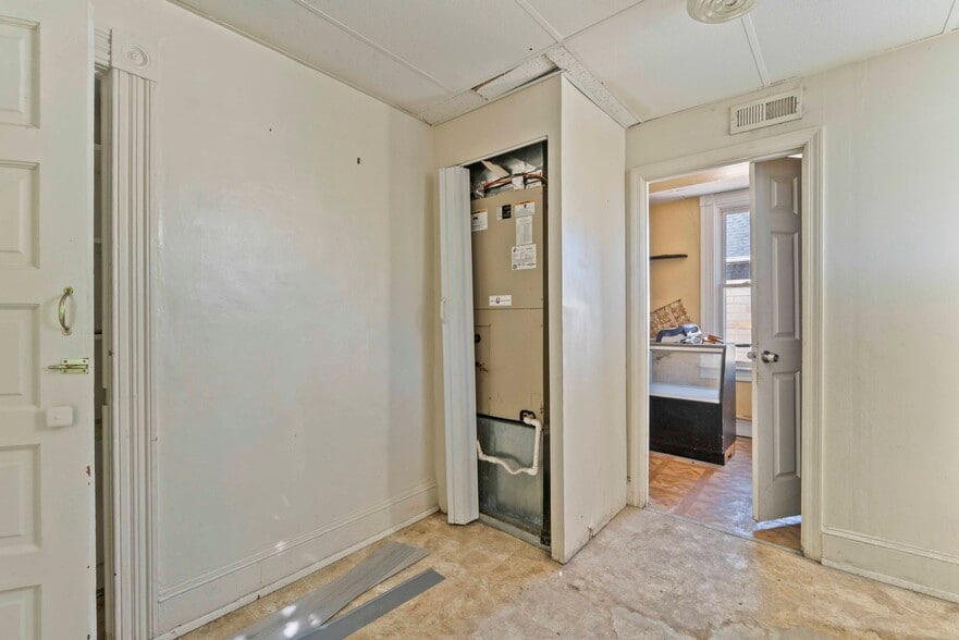 More Photos Of 5447 Belair Rd, Baltimore Storefront Retail Office For Sale