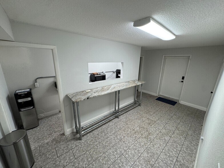 More Photos Of 641 W Fairbanks Ave, Winter Park Office For Lease