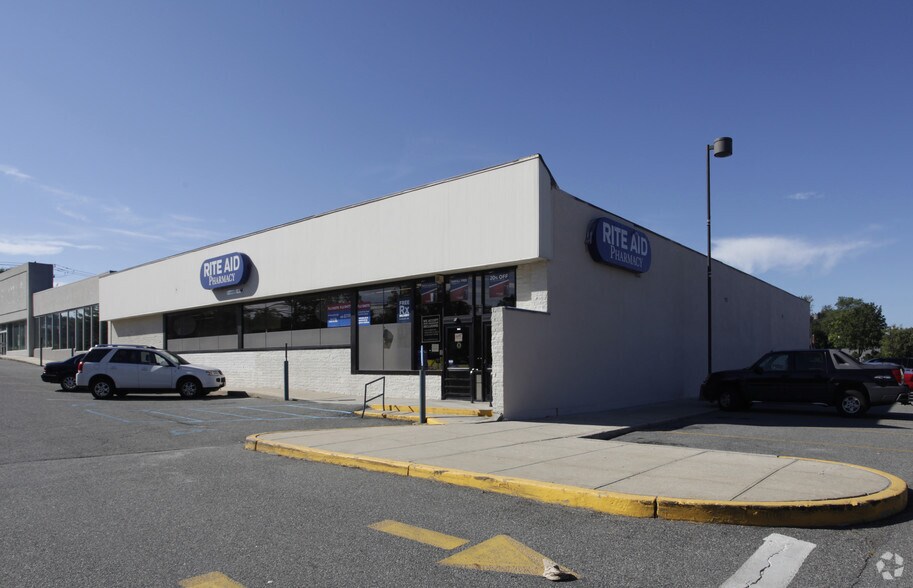 More Photos Of 283 W Jericho Tpke, Huntington Station General Retail For Sale