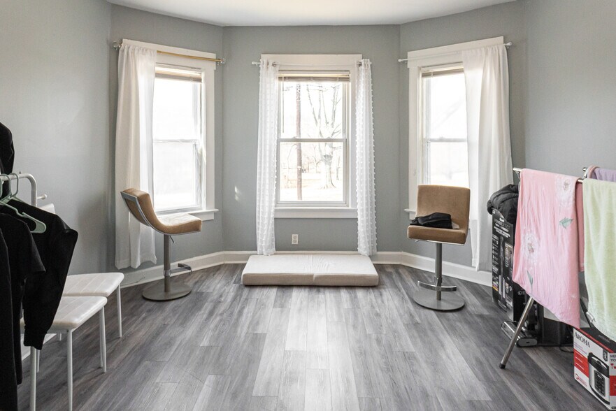 More Photos Of 15 Lakeview Pl, Verona Multifamily For Sale