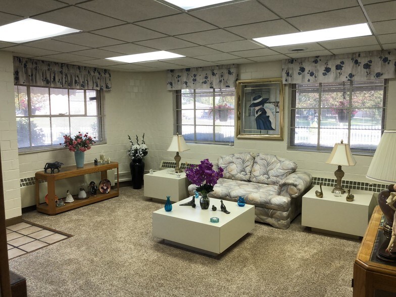 More Photos Of 56495 Grand River Ave, New Hudson Warehouse For Lease