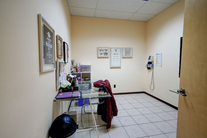 More Photos Of 5021 Parkwood Rd, Blackfalds Medical For Sale