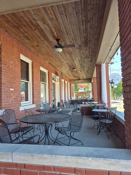 More Photos Of 139 W Peoria St, Paola Apartments For Lease