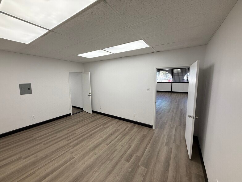 More Photos Of 3911 Woodbury Dr, Austin Warehouse For Lease