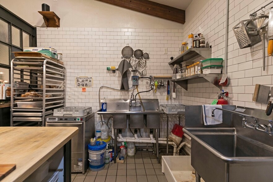 More Photos Of 600 South Ave W, Missoula General Retail For Sale