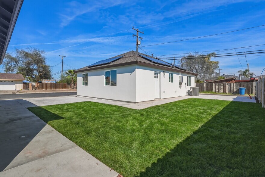 More Photos Of 1646 Clinton St, Delano Multifamily For Sale