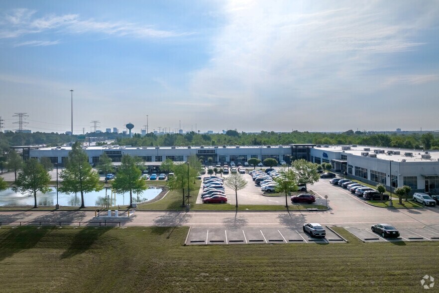 More Photos Of 1717 N Sam Houston Pky W, Houston Office For Lease